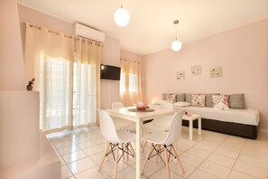 Dining - Avra Apartment by RentalsPro (Chaniotis)