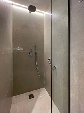 Bathroom - Local Suite 4 - Nea Moudania (Nea Moudania)