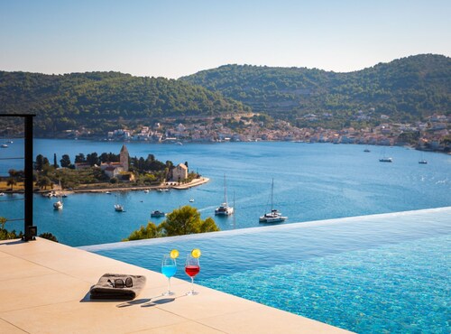 Breathtaking Villa Vis