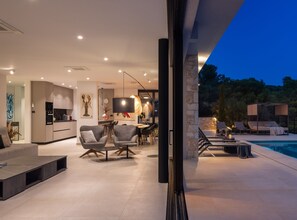 Villa (Five Bedroom Villa with the Pool) | Entrée de l’hébergement