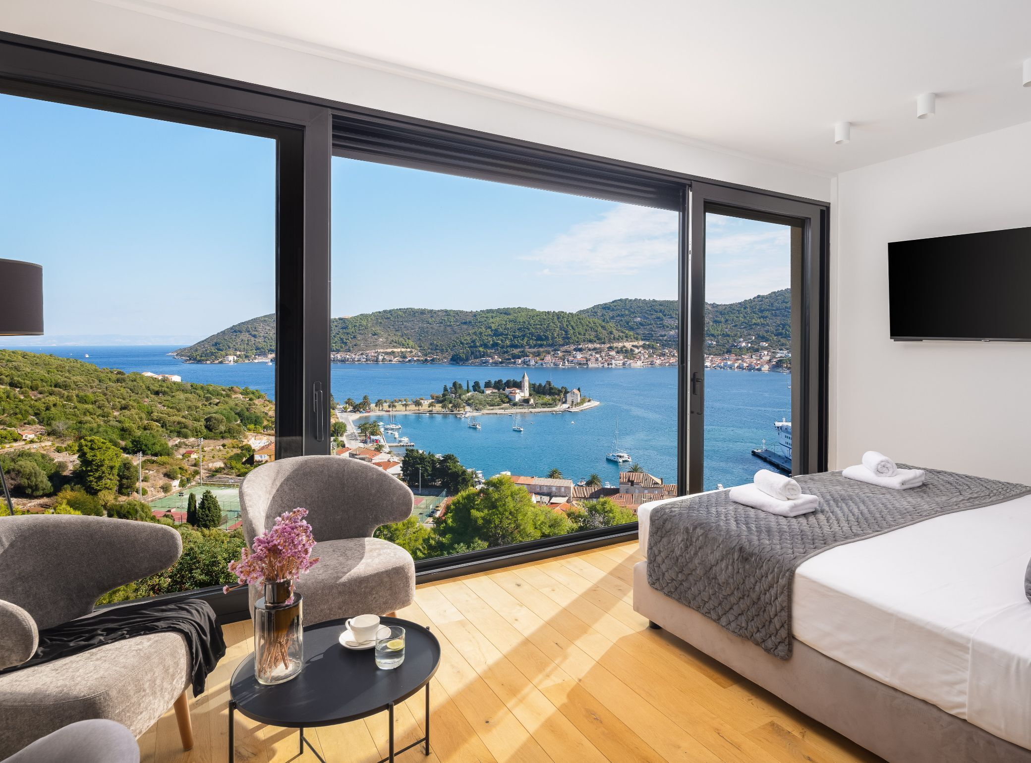 Villa (Five Bedroom Villa with the Pool)