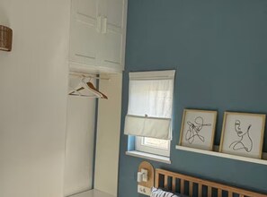 อพาร์ทเมนท์ (One Bedroom Apartment with Balcony)