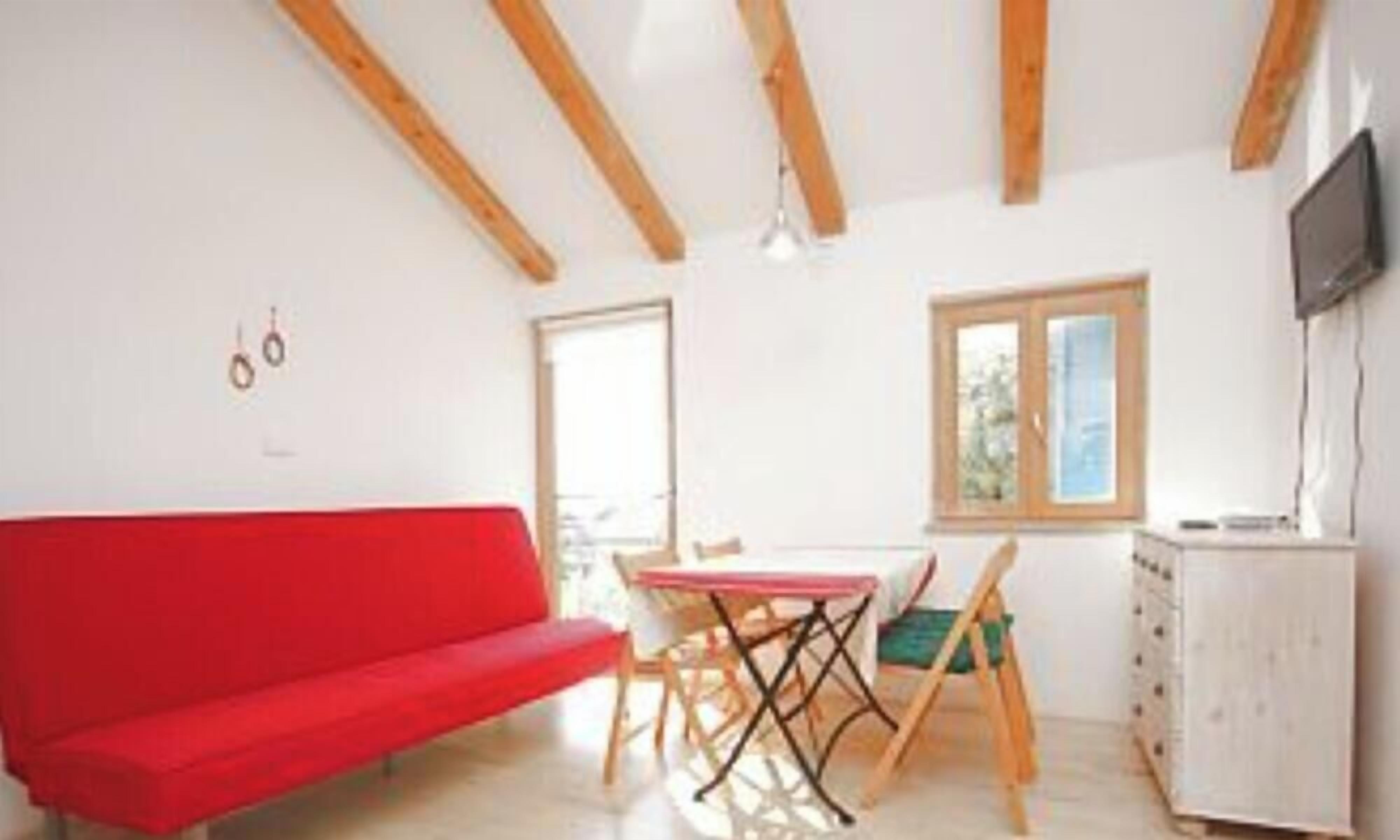 Apartment (One Bedroom Apartment with Terrace) | Wohnzimmer | 32-Zoll-Flachbildfernseher mit Satellitenempfang
