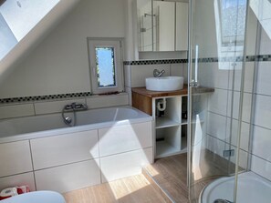 Shower, hair dryer - Apartment Inselblick Usedom – Arrive and Feel at Home (Kröslin)
