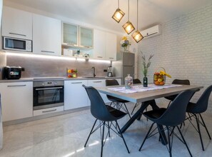 Villa (Three Bedroom Villa with Swimming Poo) | Dining room - Peaceful Holiday Home Ivona (Dubrovacko Primorje)