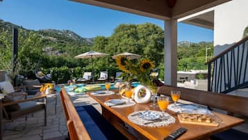Villa (Three Bedroom Villa with Swimming Poo) | BBQ/picnic Area