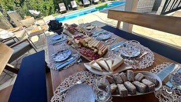 Villa (Three Bedroom Villa with Swimming Poo) | BBQ/picnic Area