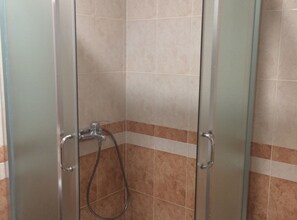Shower, towels - Apartments Aleksić, Bečići (Bečići)