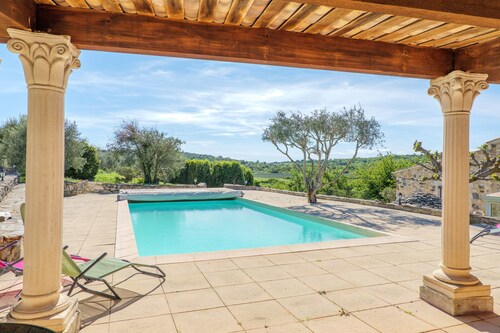 Studio Apartment 'Proche Gorges De L'Ardeche' with Shared Pool, Wi-Fi and Air Conditioning