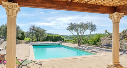 Studio Apartment 'Proche Gorges De L'Ardeche' with Shared Pool, Wi-Fi and Air Conditioning