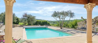 Studio Apartment 'Proche Gorges De L'Ardeche' with Shared Pool, Wi-Fi and Air Conditioning