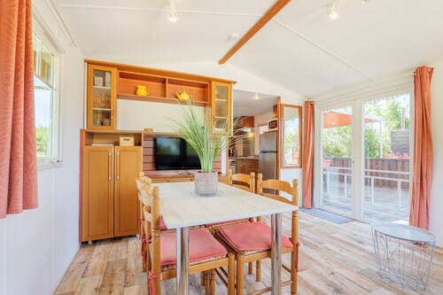 Bungalow « Charmant Logement avec Piscine Privée », Wi-Fi et Climatisation
