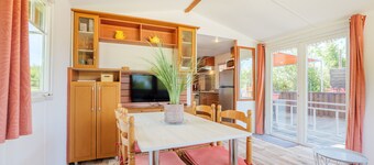 Charming Bungalow with Private Pool, Wi-Fi, and Air Conditioning
