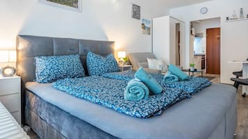 WiFi, bed sheets