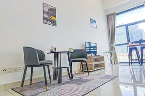Estudio Deluxe, vista a la ciudad | Interior