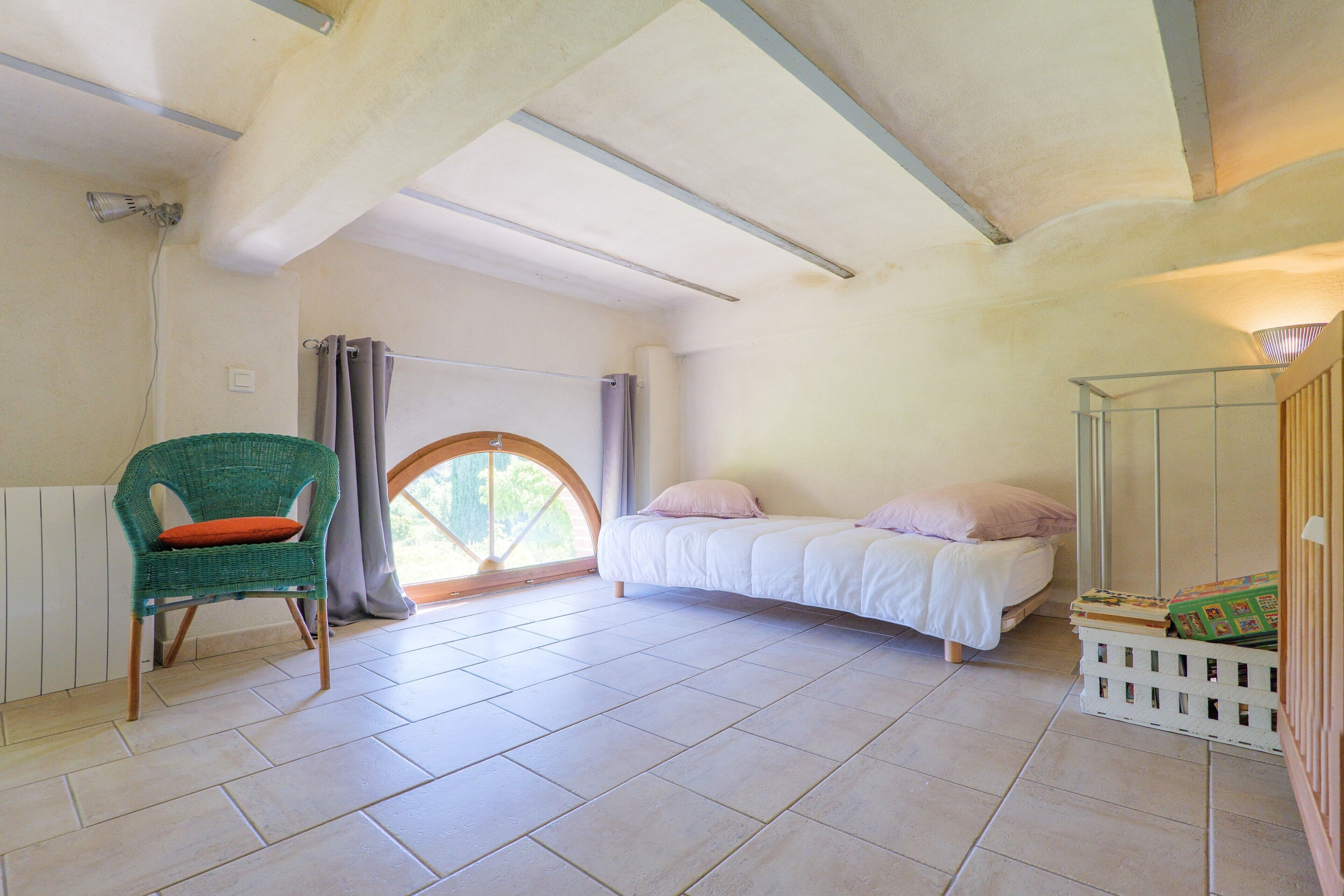 4 bedrooms, WiFi, bed sheets