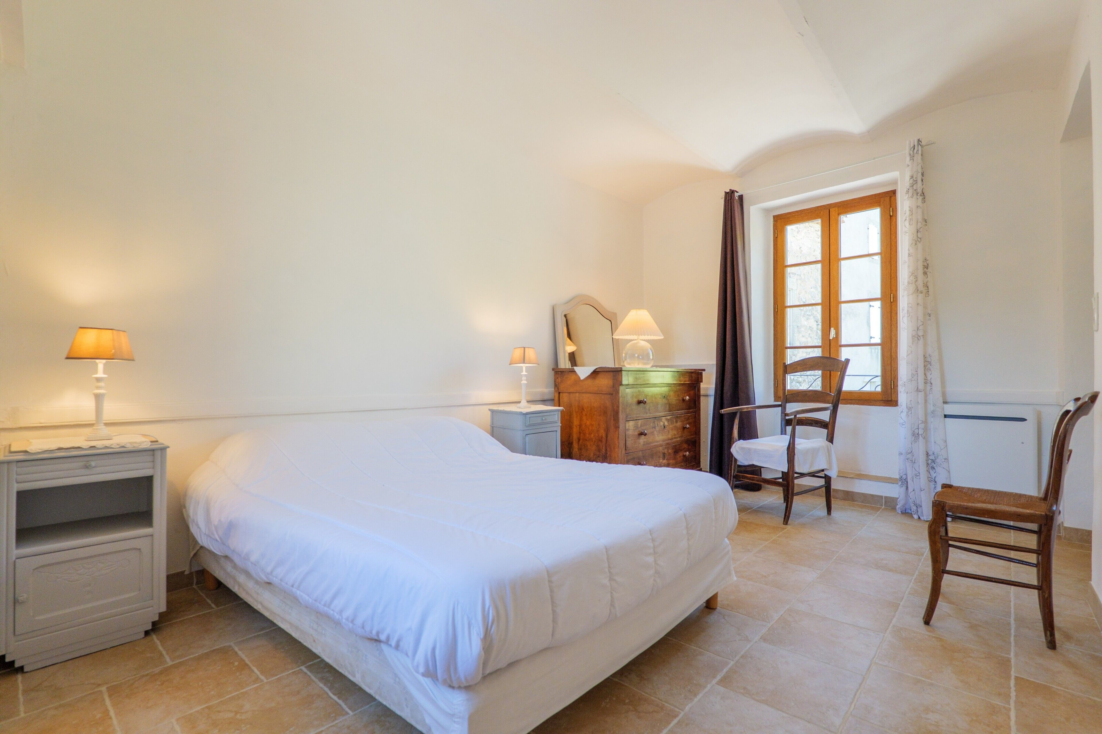 4 bedrooms, WiFi, bed sheets