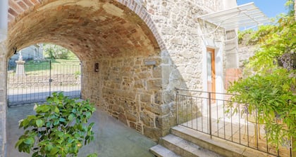 Holiday Home 'Mas Du Tilleul' with Private Pool, Private Terrace and Wi-Fi