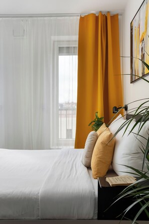 Blackout curtains, free WiFi - Sky Apartments Vlhká  (Brno)