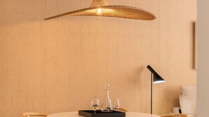 A dining area with a round table, four chairs, a hanging light fixture, and a floor lamp. - Souvirón de Torres III (Málaga)