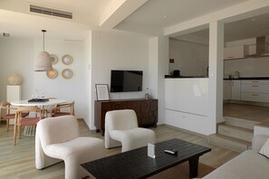 TV - Souvirón de Torres IV Duplex with Terrace (Málaga)