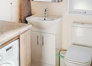 Bathroom - 2 bedroom accommodation in Looe (Looe)