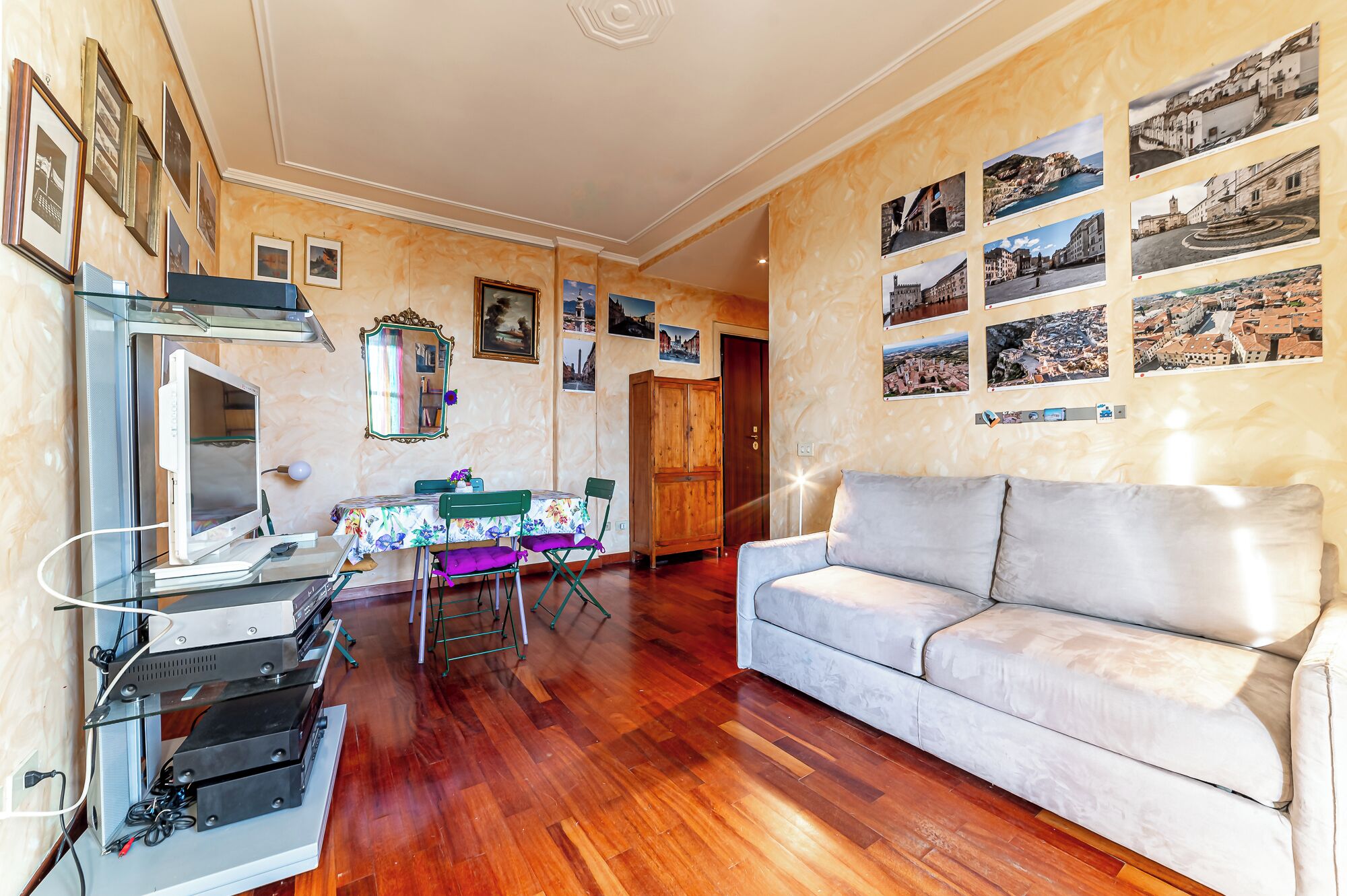 Superior-Apartment, Blick auf den Innenhof | Wohnbereich