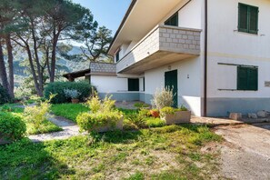 Exterior - Apartment 'Unit 1' with Sea View, Wi-Fi and Air Conditioning (Sant'Ilario)