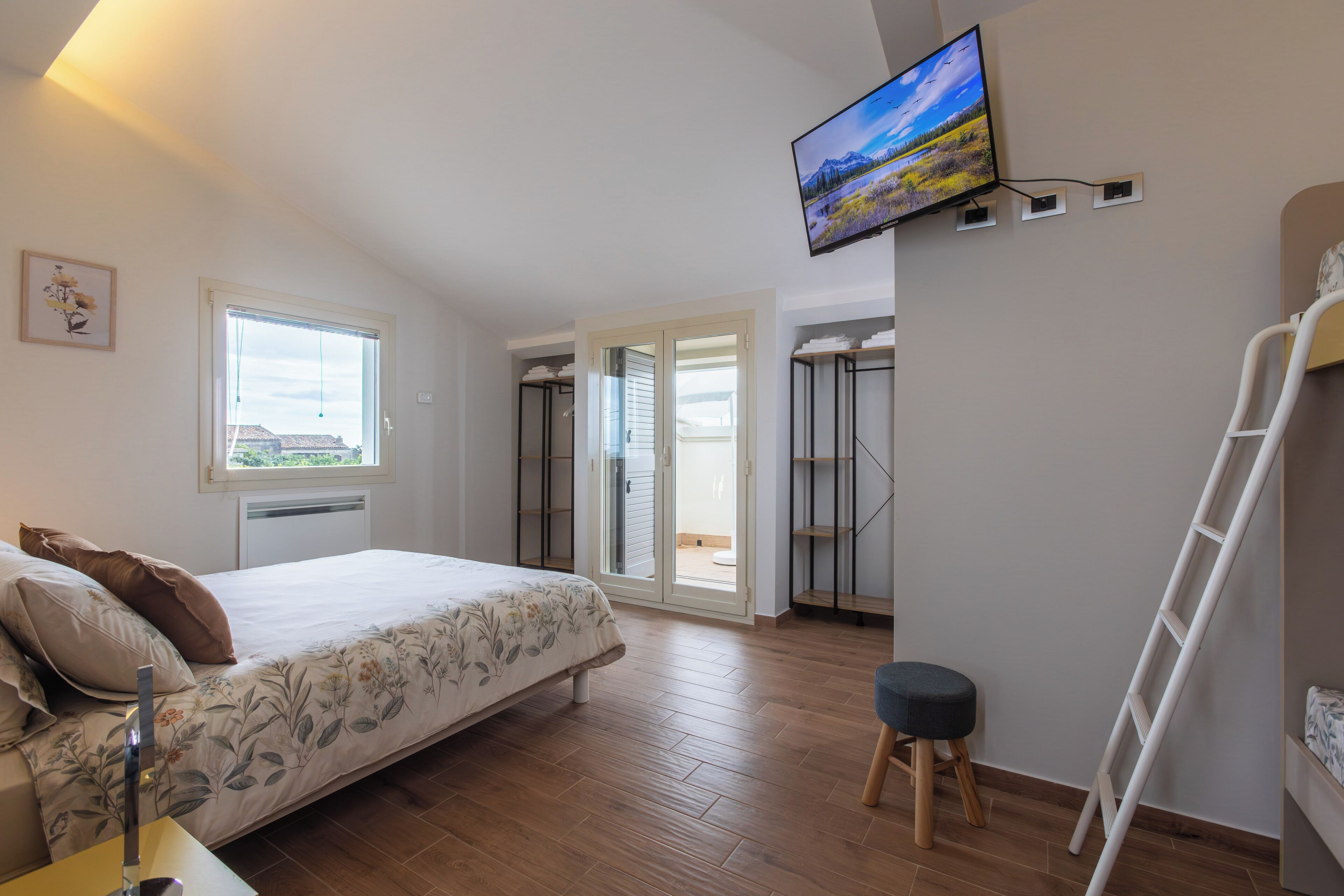 2 Schlafzimmer, Zimmersafe, Schreibtisch, Bügeleisen/Bügelbrett