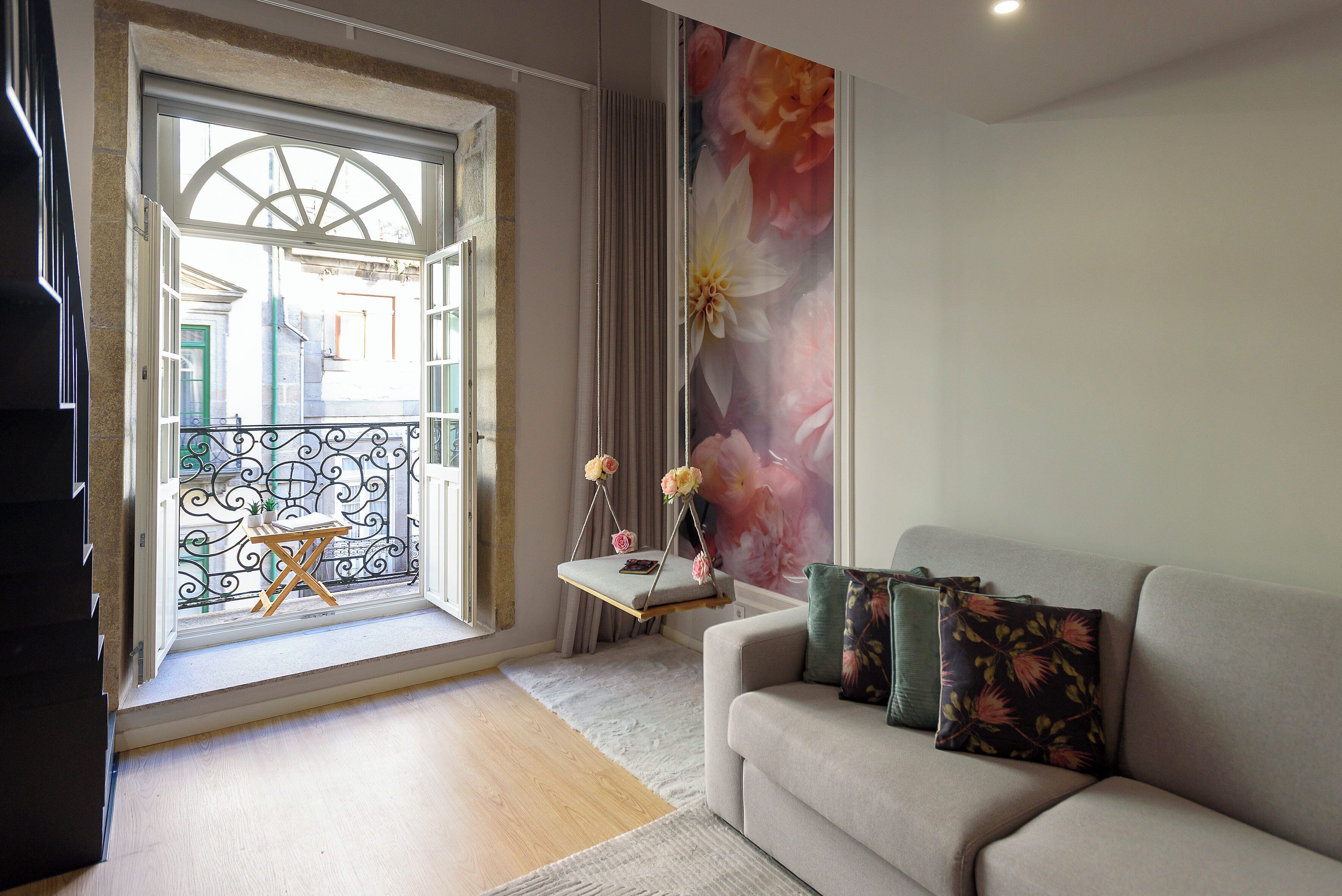 Deluxe Duplex, City View | Living area