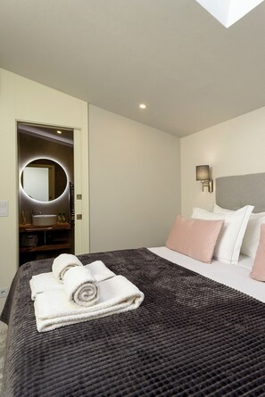 Superior Duplex, City View | Soundproofing, iron/ironing board, free WiFi - Ribeira Apartments São João (Porto)
