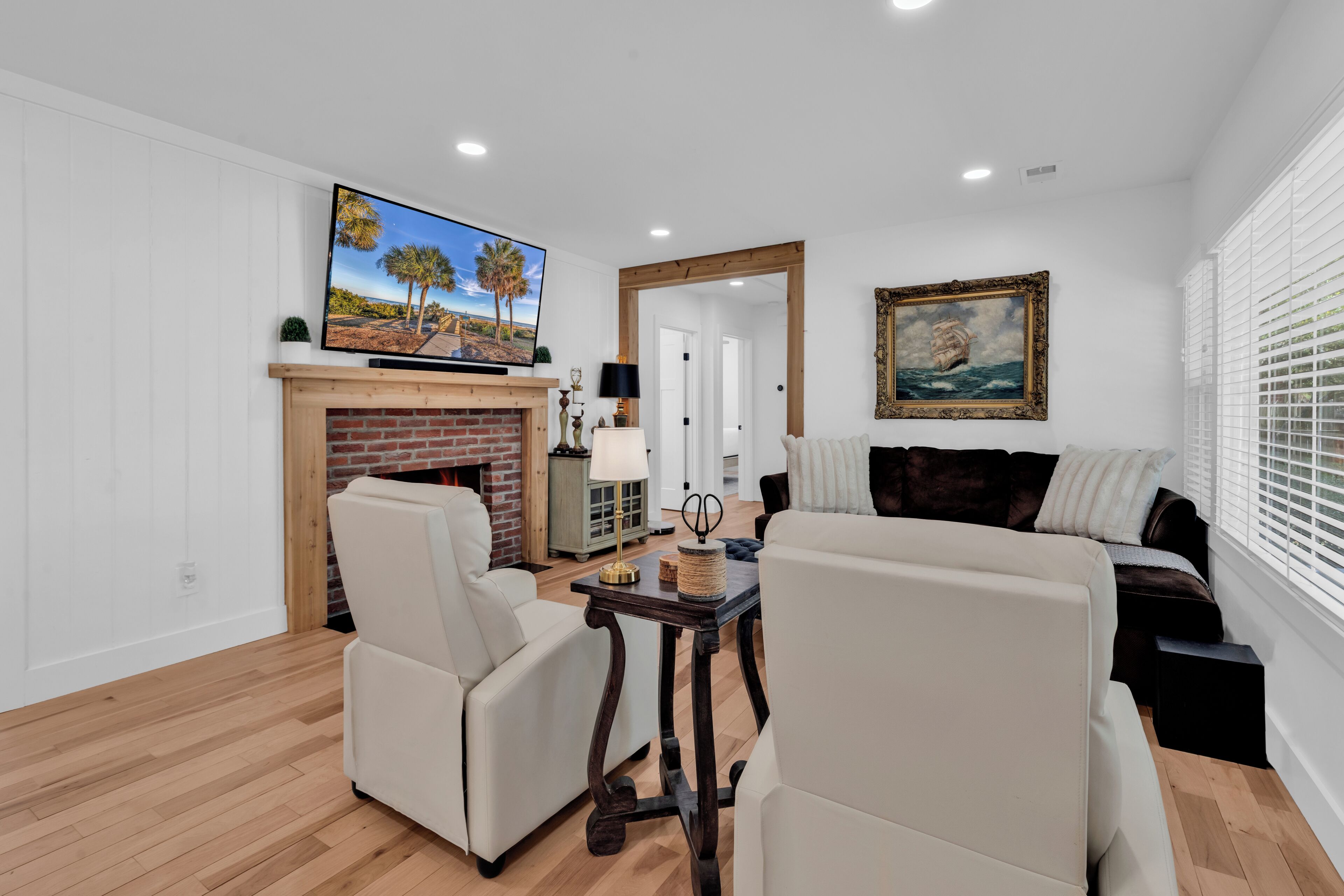 Family House, 4 Bedrooms, Garden View | Living room | 55-inch Smart TV with digital channels