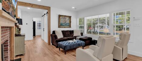 家庭單棟房屋, 4 間臥室, 壁爐, 花園景 | 客廳