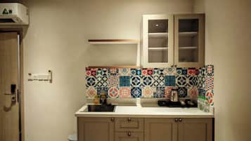 Classic Apartment, Balcony, City View | Private kitchen