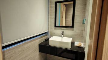 Family Apartment, Balcony, City View | Bathroom
