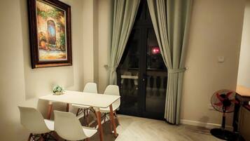 Classic Apartment, Balcony, City View | Dining