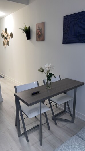 Dining - Sleek stylish retreat in the heart of Toronto with a pool. Close to great places (Toronto)