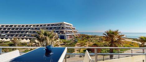 屋外ダイニングエリア