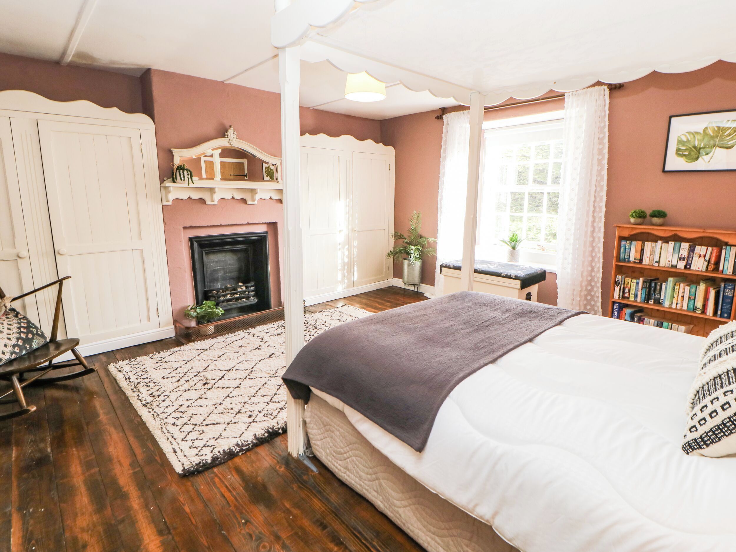 2 bedrooms, individually decorated, individually furnished, free WiFi