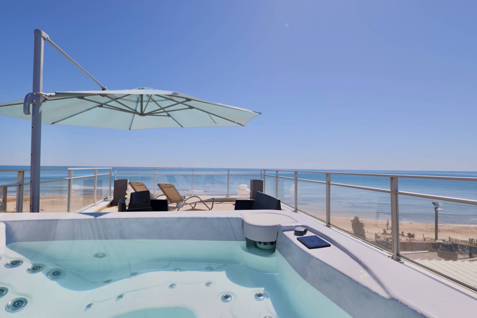 Bañera de hidromasaje al aire libre