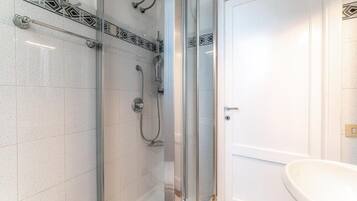 Standard-Apartment, Stadtblick | Badezimmer