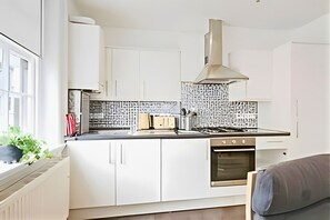 Family Apartment | Private kitchen - Charming 1-Bed Apartment in Lewisham (London)