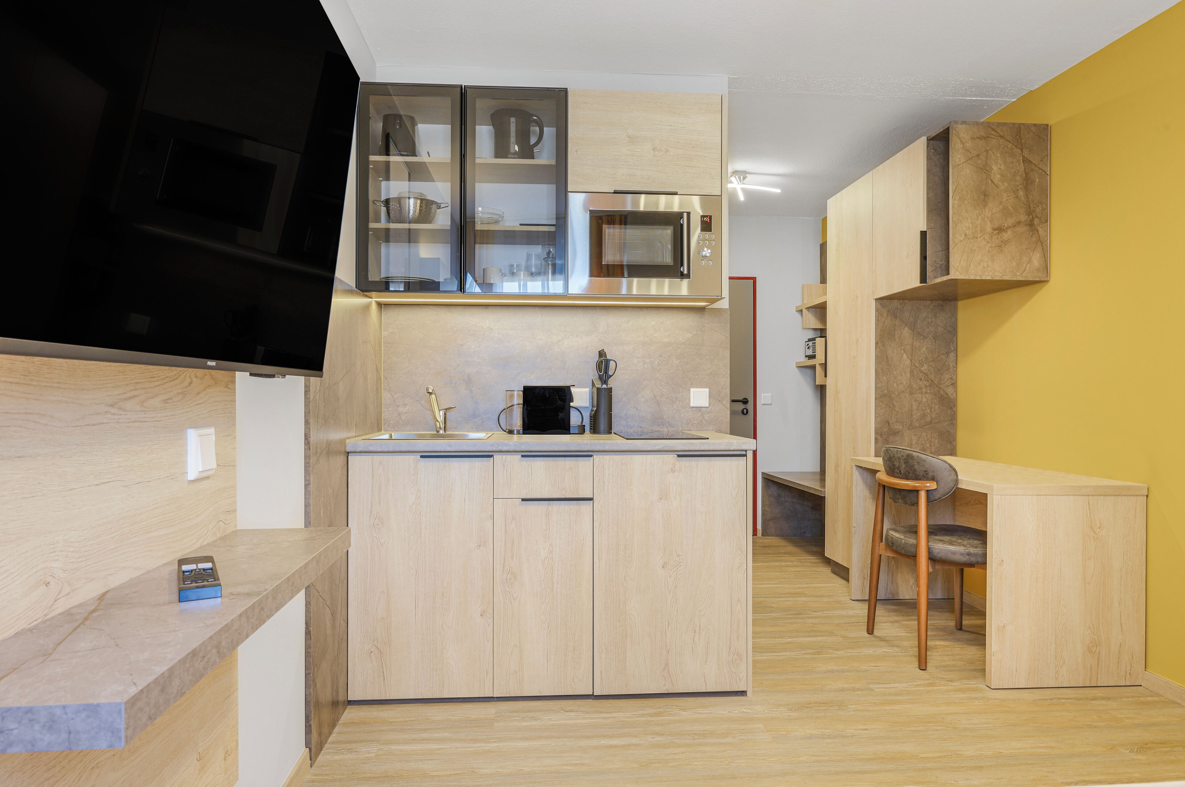 Deluxe-Einzelzimmer, Stadtblick | Eigene Küche | Kühlschrank, Espressomaschine, Wasserkocher mit Kaffee-/Teezubehör