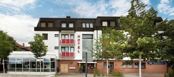 XZLLENZ Hotel