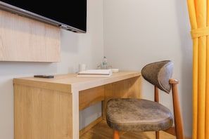 Exclusive Double Room, City View | In-room dining