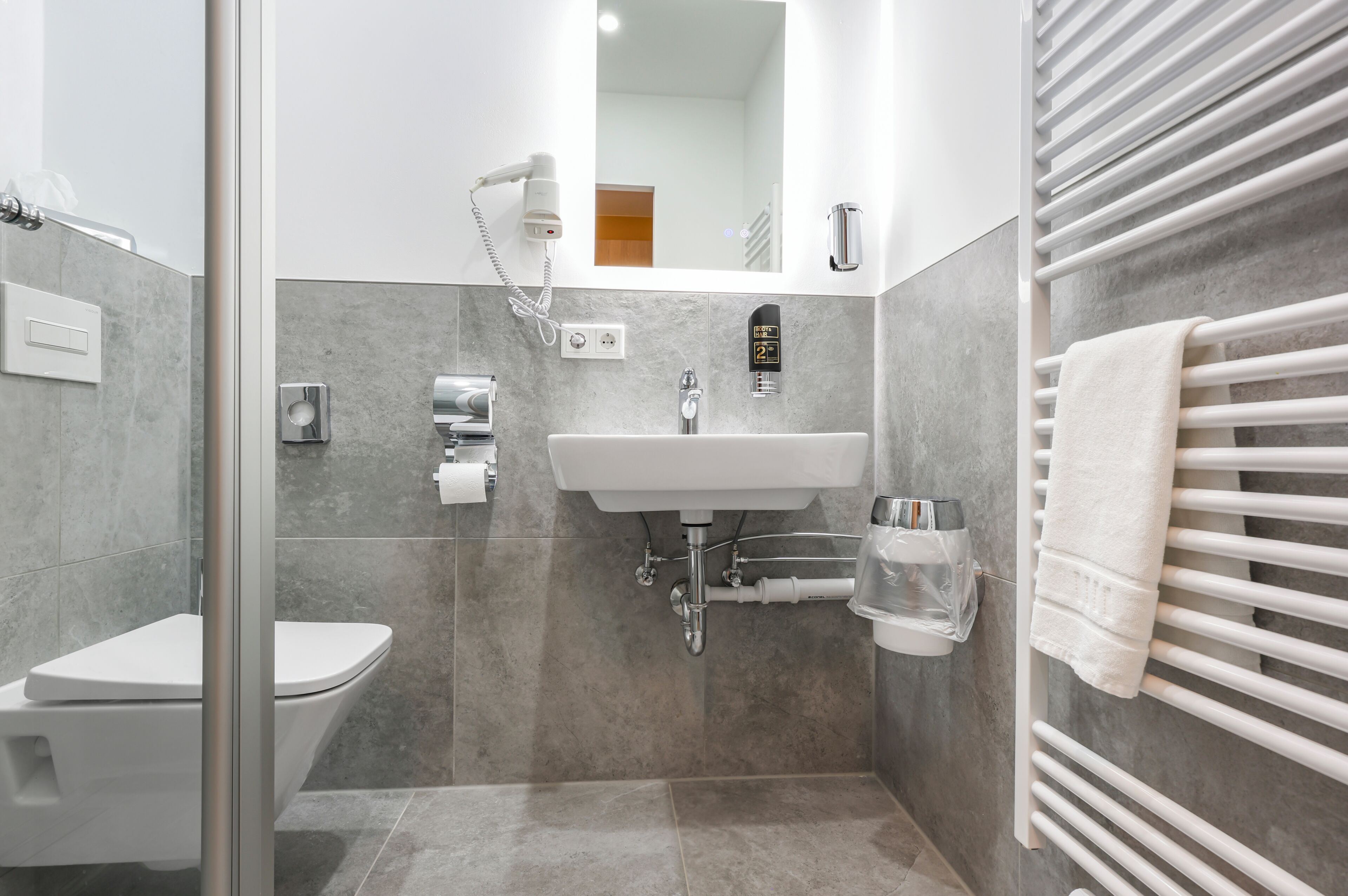 Exclusive Double Room, City View | Bathroom | Shower, free toiletries, hair dryer, slippers