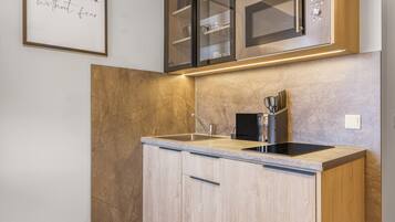 Deluxe-Einzelzimmer, Stadtblick | Eigene Küche