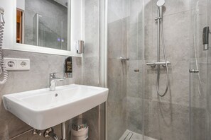 Enkeltrom – deluxe, byutsikt | Bad