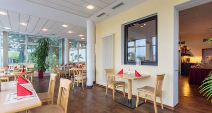 XZLLENZ light Hotel