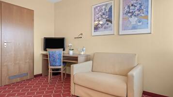 Comfort Triple Room, City View